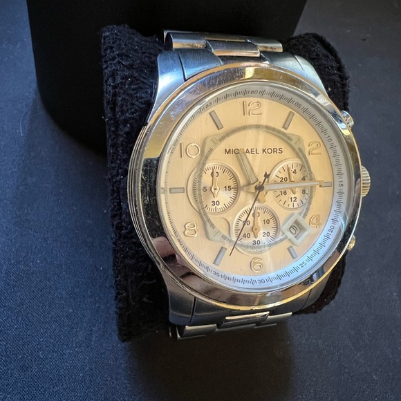 Silver Overside Bradshaw One-Tone Silver Watch *USED* - Picture 4 of 4